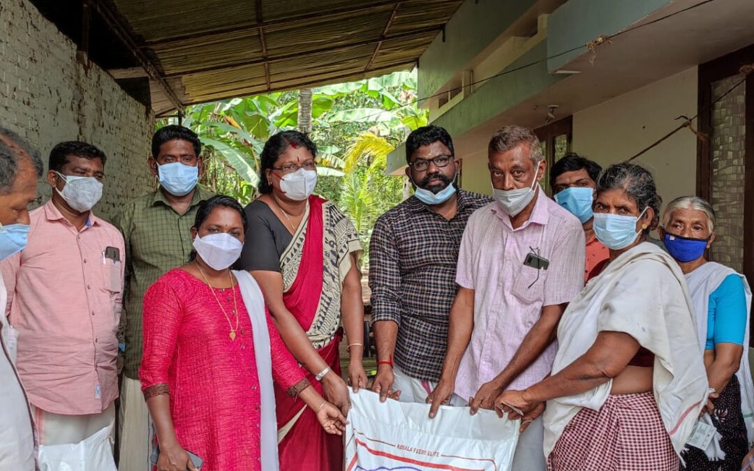 കിഴുവിലം പടനിലത്ത് ക്ഷീരകർഷകർക്ക് സബ്സിഡി ഇനത്തിൽ കന്നുകാലി തീറ്റ വിതരണം ചെയ്തു