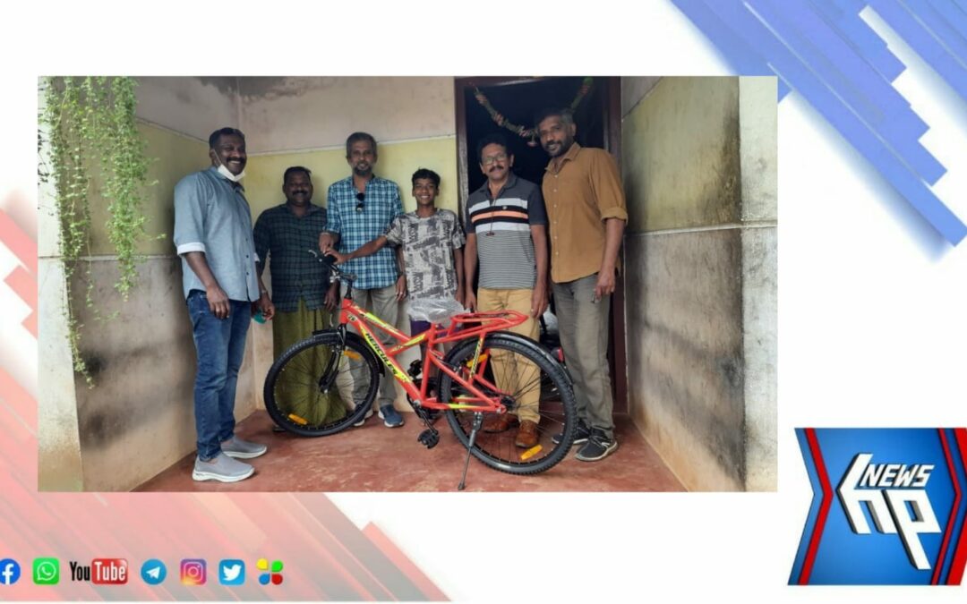 നിരഞ്ജന് സ്നേഹസമ്മാനവുമായി നാടക് തിരുവനന്തപുരം ജില്ലാ കമ്മിറ്റി