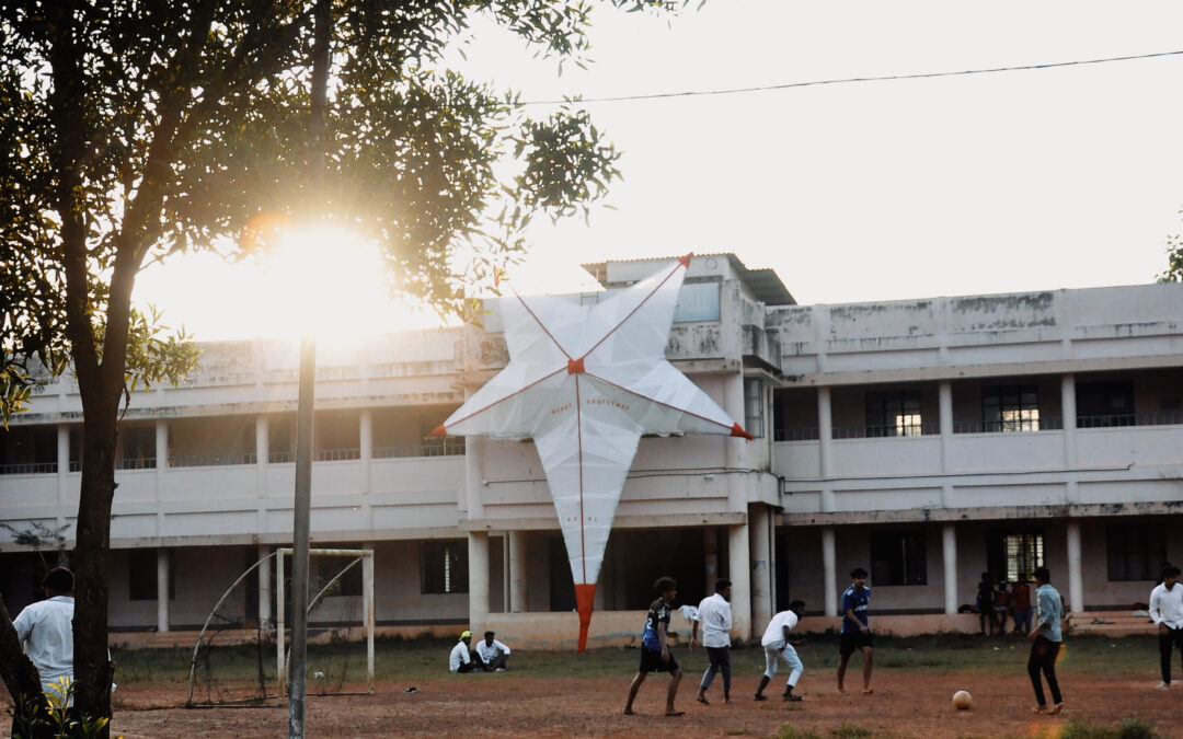 ക്രിസ്മസിനെ വരവേല്ക്കാന്‍ പടുകൂറ്റന്‍ നക്ഷത്രവുമായി ആറ്റിങ്ങല്‍ എഞ്ചിനീയറിങ് കോളേജ്