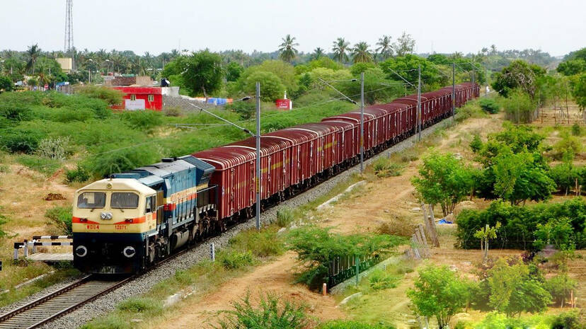 അപായച്ചങ്ങല വലിച്ച് ട്രെയിനില്‍നിന്ന് ഇറങ്ങിയ ഏഴുപേര്‍ മറ്റൊരു ട്രെയിനിടിച്ച് മരിച്ചു