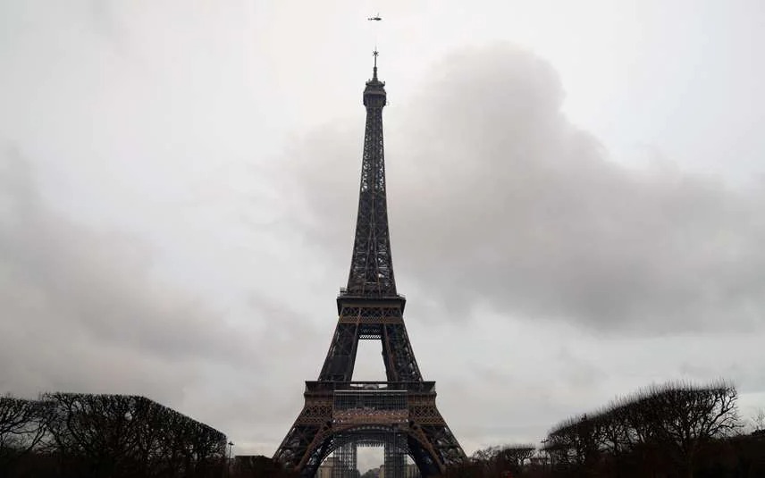 ഈഫല്‍ ടവറിന് ആറ് അടി ഉയരം കൂടി