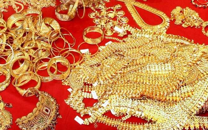 വിജയ് യേശുദാസിന്റെ വീട്ടില്‍നിന്ന് 60 പവന്‍ സ്വര്‍ണം മോഷണം പോയി