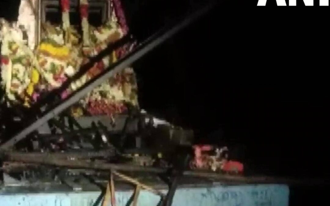 ക്ഷേത്രത്തിലെ ഉത്സവത്തിനിടെ വൈദ്യുതാഘാതം; കുട്ടികളടക്കം 11 മരണം