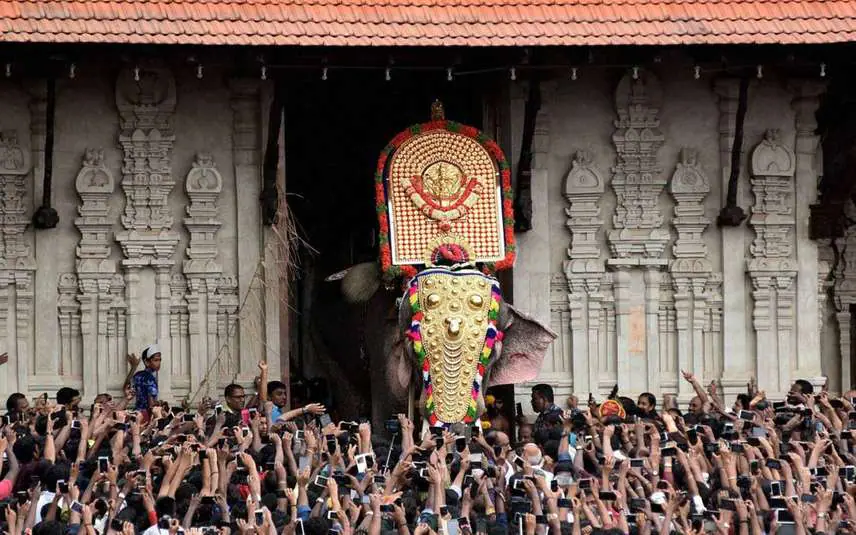 പൂര ലഹരിയിലേക്ക് തൃശൂര്‍; ഇന്ന് നെയ്തലക്കാവിലമ്മ തെക്കേ ഗോപുരം തുറക്കുന്നതോടെ പൂര വിളംബരം