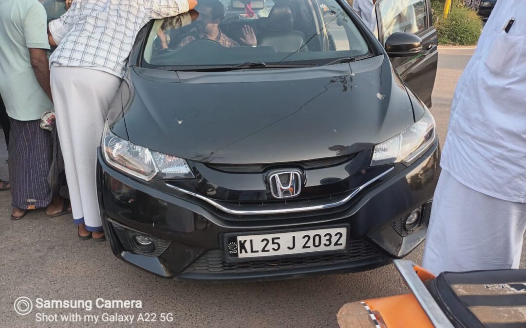 ആലംകോട് നിയന്ത്രണം വിട്ട കാർ നിരവധി വാഹനങ്ങളിൽ ഇടിച്ചുകയറി