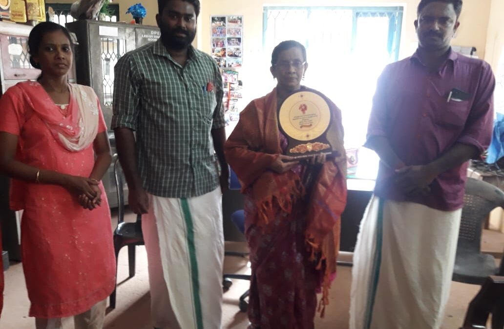 പ്രഥമാധ്യാപികക്ക് യാത്ര അയപ്പ് നൽകി