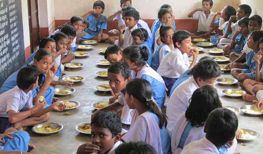 സ്‌കൂളുകളിലെ ഭക്ഷണം പരിശോധിക്കും; അധ്യാപകരും ജനപ്രതിനിധികളും കുട്ടികള്‍ക്കൊപ്പം ഉച്ചഭക്ഷണം കഴിക്കണം