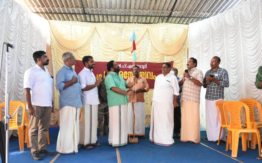 നവാഗതരെ വരവേൽക്കാൻ അക്ഷരപതാകകകൾ ഉയർത്തി  മടവൂർ ഗവ: എൽ .പി .എസ്