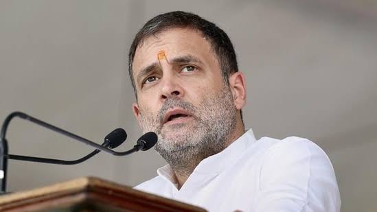 ഗാന്ധി ചിത്രം നിലത്തിട്ട സംഭവം: പോലീസ് അന്വേഷണം തുടരുന്നു