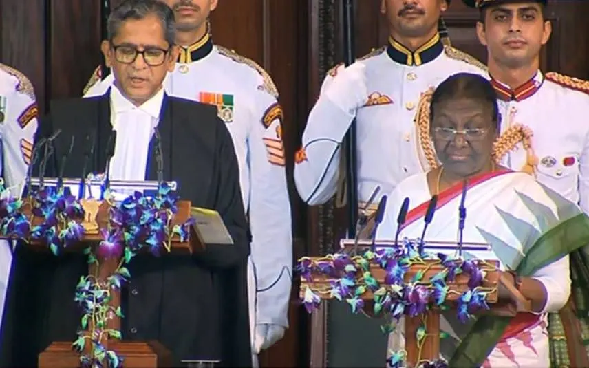 രാജ്യത്തിന്‍റെ 15-ാം രാഷ്ട്രപതിയായി ദ്രൗപദി മുര്‍മു അധികാരമേറ്റു