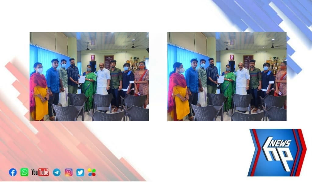 എസ് എഫ് ഐ ആറ്റിങ്ങൽ ഈസ്റ്റ്‌ ലോക്കൽ കമ്മിറ്റി ആറ്റിങ്ങൽ മുനിസിപ്പൽ ചെയ്യർപേഴ്സന് അവകാശപത്രിക സമർപ്പിച്ചു