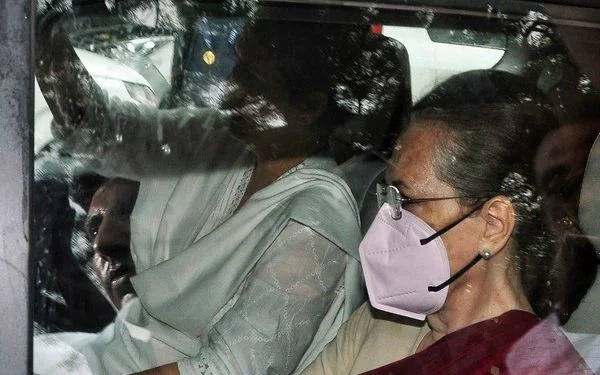 സോണിയയെ മൂന്ന് മണിക്കൂര്‍ ചോദ്യം ചെയ്ത് ഇഡി: രാജ്യവ്യാപക പ്രതിഷേധവുമായി കോണ്‍ഗ്രസ്