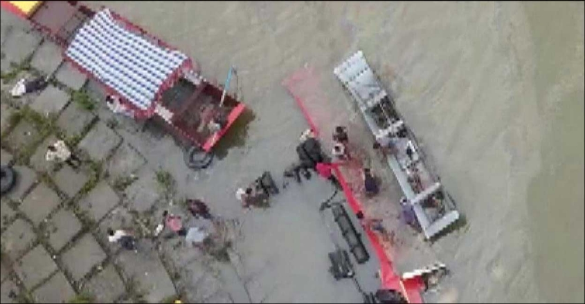 മധ്യപ്രദേശില്‍ ബസ് നര്‍മദ നദിയിലേക്കു മറിഞ്ഞ് 13 പേര്‍ മരിച്ചു