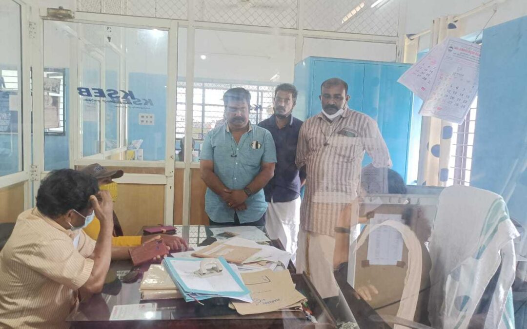 നിലാവ് പദ്ധതി അട്ടിമറിയ്ക്കുന്നതായി ആരോപണം; വക്കത്ത് കോൺഗ്രസ്സിന്റെ നേതൃത്വത്തിൽ കെഎസ്ഇബി ഓഫീസ് ഉപരോധം