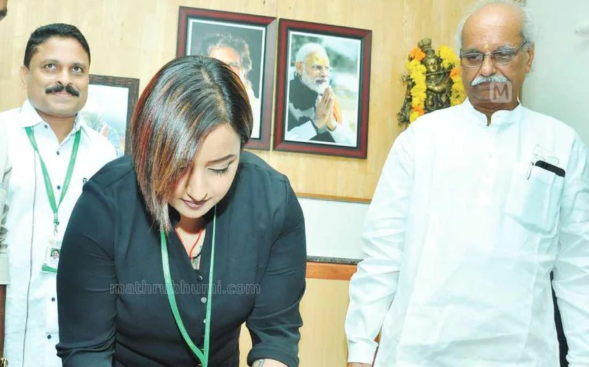 സ്വപ്‌ന സുരേഷിനെ എച്ച്ആര്‍ഡിഎസ് ജോലിയിൽ നിന്ന് പിരിച്ചുവിട്ടു