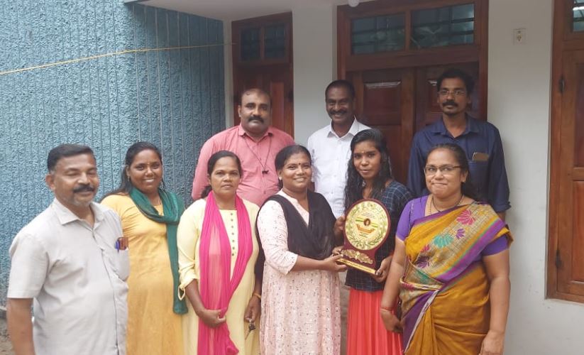 ജില്ലാ ബോക്സിങ് ചാമ്പ്യൻ ഷിപ്പിൽ ഗോൾഡ് മെഡൽ നേടിയ വക്കം സ്വദേശിനിയെ ആദരിച്ചു