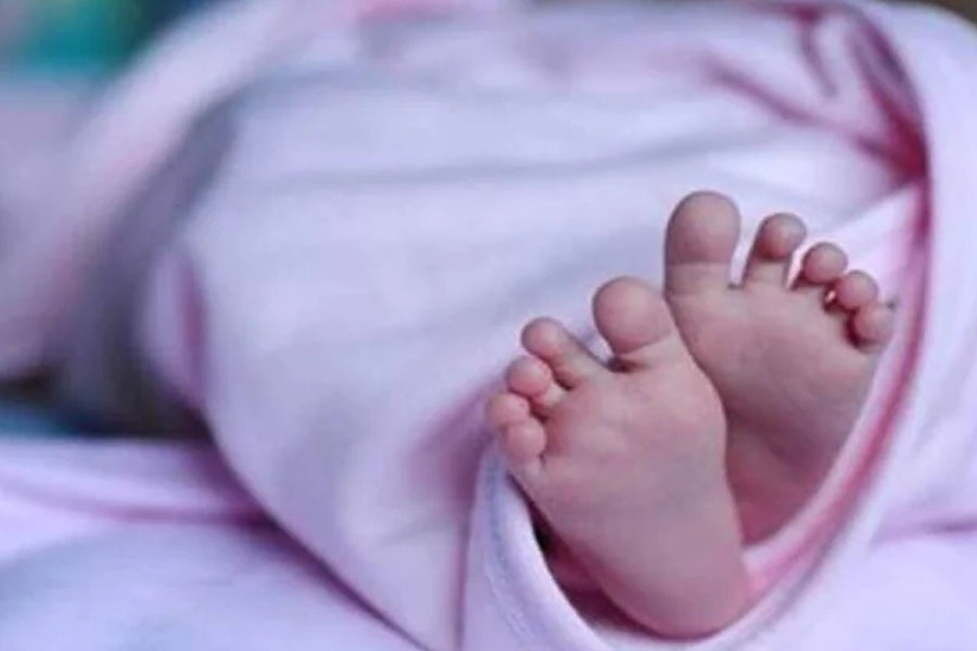 ആറ്റിങ്ങലിൽ പ്രസവശേഷം ആശുപത്രിയിൽ എത്തിച്ച നവജാതശിശു മരിച്ചു; കേസെടുത്ത് പൊലീസ്