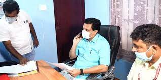മന്ത്രി മുഹമ്മദ് റിയാസിന്റെ മിന്നൽ സന്ദർശനം; പിഡബ്ല്യൂഡി അസിസ്റ്റന്റ് എഞ്ചിനിയർക്ക് സ്ഥലമാറ്റം