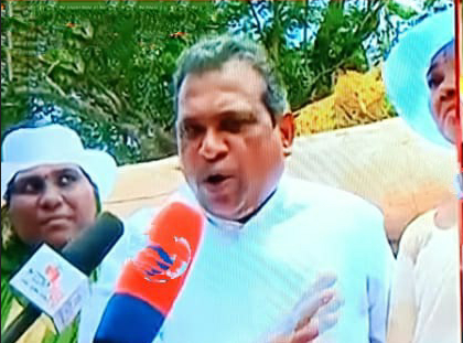 ബോട്ടുകളുമായി മത്സ്യത്തൊഴിലാളികൾ നടത്തിയ സെക്രട്ടേറിയറ്റ് മാർച്ച്; പോലീസ് തടഞ്ഞതിൽ സംഘർഷം