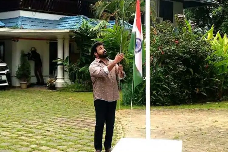 ഹർ ഘർ തിരംഗ് പ്രചാരണത്തിന് ഇന്ന് മുതൽ തുടക്കം; വീട്ടിൽ ദേശീയ പതാക ഉയർത്തി മോഹൻലാൽ