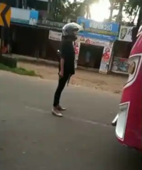 കൂറ്റനാടിന് സമീപം മരണയോട്ടം നടത്തിയ ബസ് ഒറ്റയ്ക്ക് തടഞ്ഞിട്ട് സ്കൂട്ടർ യാത്രികയായ യുവതി മാതൃകയായി