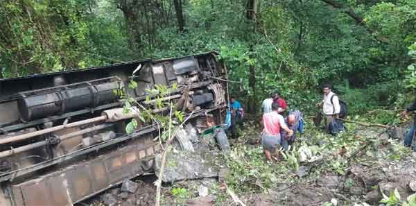 നേര്യമംഗലത്ത് കെഎസ്ആർടിസി ബസ് താഴ്ചയിലേക്ക് മറിഞ്ഞു; ഒരാള്‍ മരിച്ചു, നിരവധി പേര്‍ക്ക് പരിക്ക്