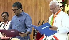 തൃത്താല എംഎല്‍എയും സിപിഎം നേതാവുമായ എം ബി രാജേഷ് മന്ത്രിയായി സത്യപ്രതിജ്ഞ ചെയ്തു