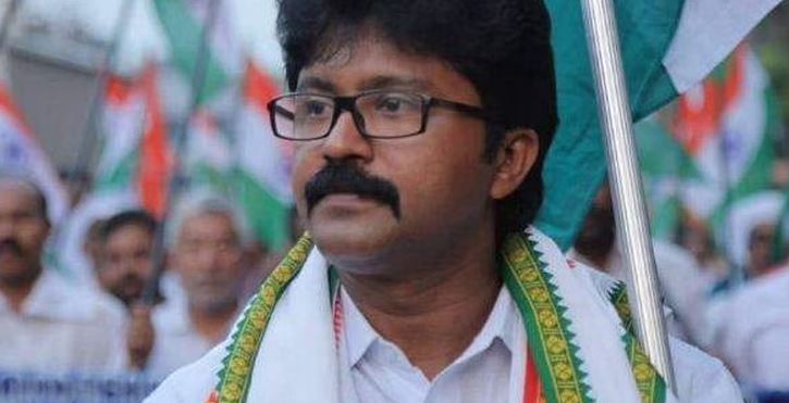 അഭിഭാഷകരുടെ മുന്നിലിട്ട് എൽദോസ് മർദ്ദിച്ചെന്ന് പരാതിക്കാരിയുടെ മൊഴി
