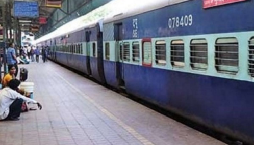 ദീപാവലിക്ക് ട്രെയിന്‍ യാത്ര ചെയ്യുന്നവര്‍ ശ്രദ്ധിക്കുക; നിരോധിത ഉല്‍പ്പന്നങ്ങള്‍ കൈയില്‍ വയ്ക്കുന്നവര്‍ക്ക് കടുത്ത ശിക്ഷ നൽകുമെന്ന് ഇന്ത്യന്‍ റെയില്‍വേ