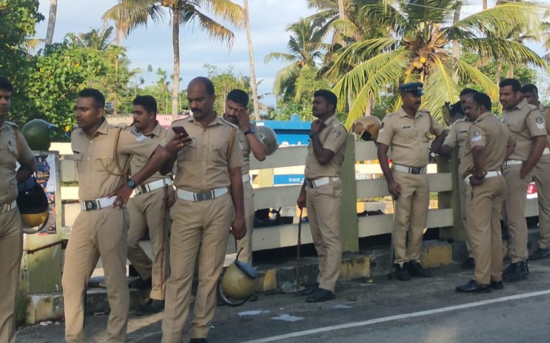 മുതലപ്പൊഴിയിൽ ജലപീരങ്കിയെത്തി; പോലീസ് സുരക്ഷ ശക്തമാക്കി അഞ്ചുതെങ്ങിലും അനുബന്ധ പ്രദേശങ്ങളിലും