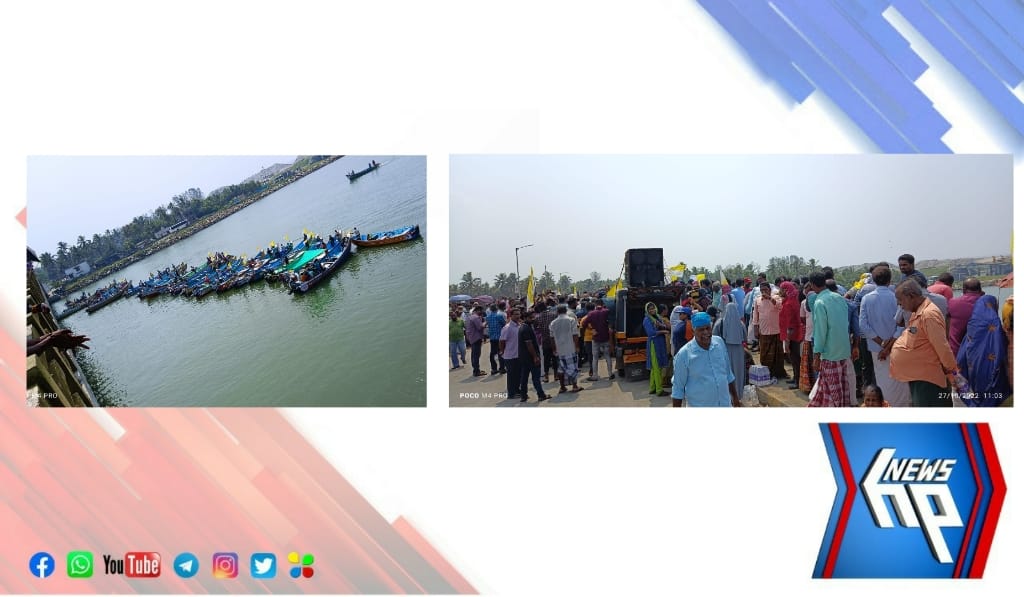 മുതലപ്പൊഴി ഉപരോധസമരം; തീരദേശ പാതവഴിയുള്ള ഗതാഗതം സ്തംഭിച്ചു