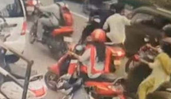 ഹോണ്‍ മുഴക്കിയതിന്റെ പേരില്‍ സര്‍ക്കാര്‍ ജീവനക്കാരന് ക്രൂരമര്‍ദ്ദനം