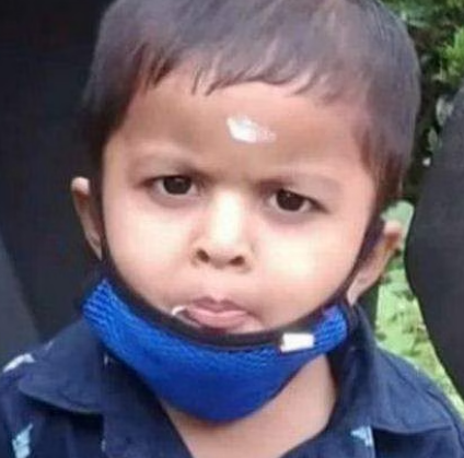 അയൽവാസിയുടെ വെട്ടേറ്റ് ചികിത്സയിലായിരുന്ന നാലു വയസുകാരൻ മരിച്ചു