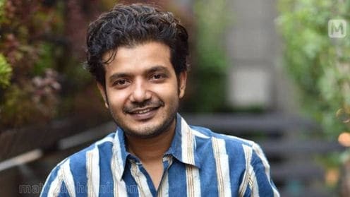 ശ്രീനാഥ് ഭാസിയ്‌ക്കെതിരായ വിലക്ക് പിന്‍വലിച്ചു