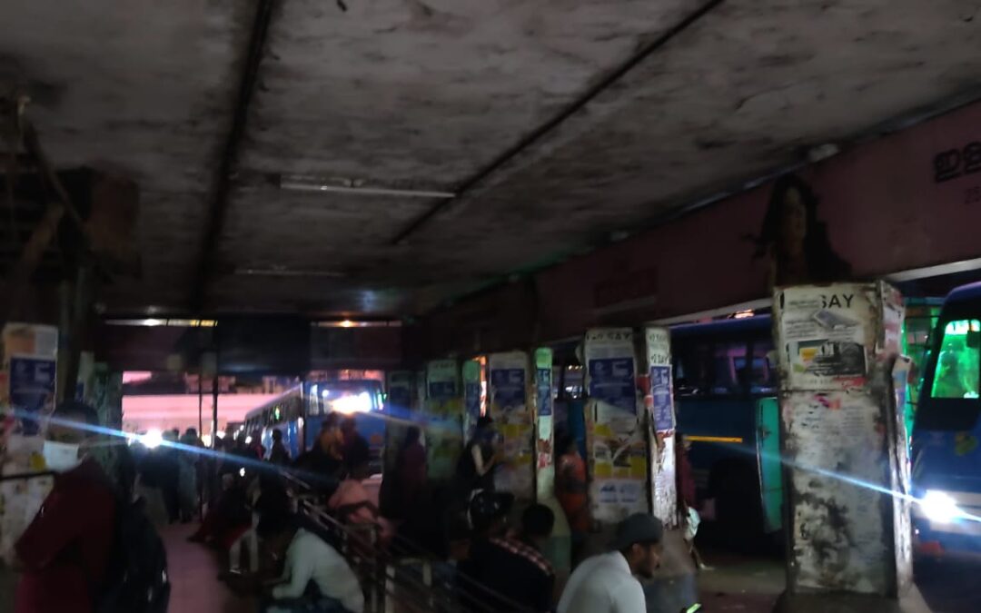 പ്രൈവറ്റ് ബസ് സ്റ്റാൻഡ് ഇരുട്ടിൽ; യാത്രക്കാർ ഭീതിയിൽ