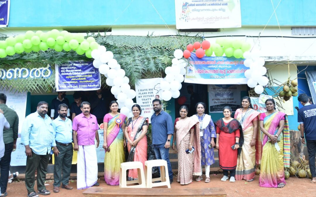 ‘ഞങ്ങളും നിങ്ങളോടൊപ്പം’; ‘തണൽ’  സ്റ്റാളുകൾ ഒരുക്കി പകൽക്കുറി എൻഎസ്എസ് യൂണിറ്റ്