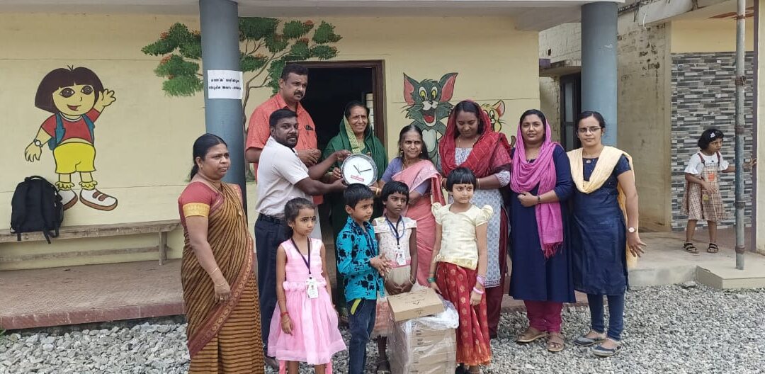 മൂതല ഗവണ്മെന്റ് എൽ പി എസിലെ എല്ലാ ക്ലാസ്സ് റൂമുകളിലും ക്ലോക്കുകൾ വിതരണം ചെയ്തു