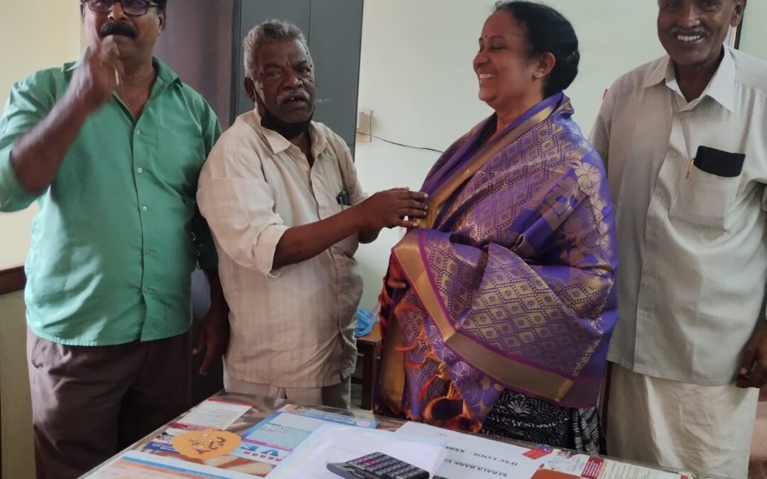 വർക്കല പുത്തൻ ചന്ത ശാഖാ മാനേജർക്ക് അനുമോദനം നൽകി