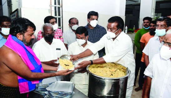 ശബരിമലയിൽ ദേവസ്വം ബോര്‍ഡിന്റെ അന്നദാനം തുടങ്ങി