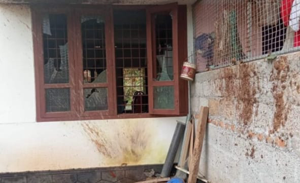 ഇടിമിന്നലേറ്റ് വീടിന് നാശനഷ്ടം സംഭവിച്ചു