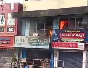 ആയൂരിൽ ബേക്കറിയിൽ തീപിടിത്തം