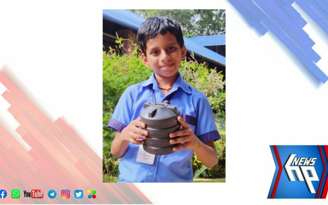 സ്കൂളിന്റെ വികസനത്തിന് പുരയിടം വാങ്ങുന്നതിന് കുടുക്ക പൊട്ടിച്ചു നൽകി കാശിനാഥ്