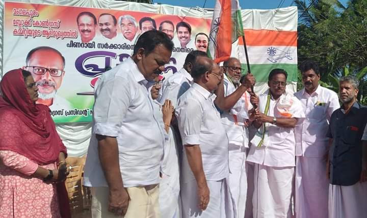 കുറ്റവിചാരണ വാഹനജാഥ നടത്തി കോണ്‍ഗ്രസ് മംഗലപുരം ബ്ലോക്ക് കമ്മിറ്റി
