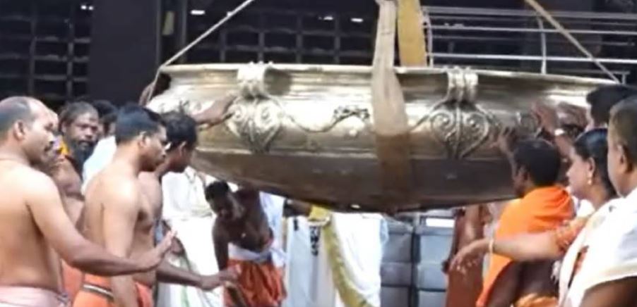 ഭാരം 2 ടൺ, വില 30 ലക്ഷം; ഗുരുവായൂരപ്പന് പാൽപായസം തയ്യാറാക്കാൻ ഭീമൻ വാർപ്പ് എത്തി