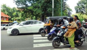 കാൽനടയാത്രക്കാർക്കായി ഓപ്പറേഷൻ വൈറ്റ് കാർപെറ്റ്