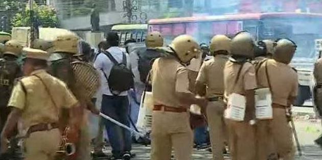 യുദ്ധക്കളമായി സെക്രട്ടേറിയറ്റ് പരിസരം ; യൂത്ത് ലീഗ് മാര്‍ച്ചില്‍ വ്യാപക സംഘര്‍ഷം
