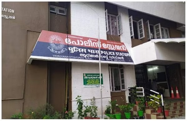 ലഹരി വില്‍പ്പനയെ കുറിച്ച് വിവരം നല്‍കി; സ്‌കൂള്‍ വിദ്യാര്‍ത്ഥിനിക്കും അമ്മയ്ക്കും വീട്ടില്‍ കയറി മര്‍ദനം