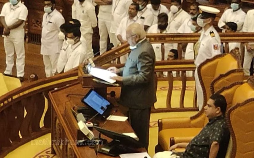 സംസ്ഥാനത്തിന്റെ വികസന നേട്ടത്തെ പ്രശംസിച്ച് ഗവര്‍ണര്‍; ഭായ്-ഭായ് ബന്ധമെന്ന് പ്രതിപക്ഷം