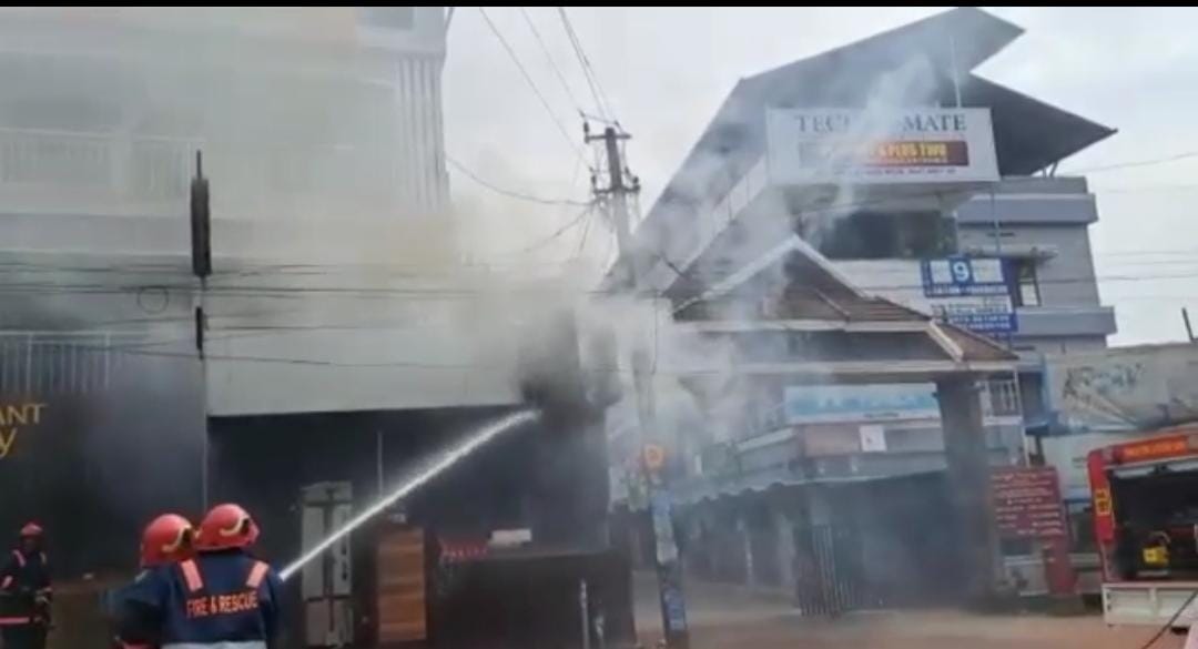 വർക്കലയിൽ ഹോട്ടലിന് തീപിടിച്ചു
