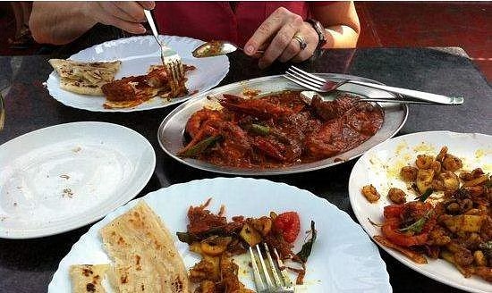 നാളെ മുതല്‍ ഹെല്‍ത്ത് കാര്‍ഡ് നിര്‍ബന്ധം; ഭക്ഷ്യ സുരക്ഷാ മുന്നറിയിപ്പുള്ള സ്ലിപ്പോ സ്റ്റിക്കറോ പതിക്കണം
